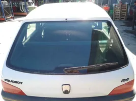 Peugeot 106 Takaluukun/tavaratilan kansi 