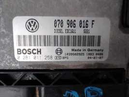 Volkswagen Touareg I Moottorin ohjainlaite/moduuli 070906016F