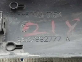 Citroen C3 Takapuskurin kulmaosan verhoilu 9637992777
