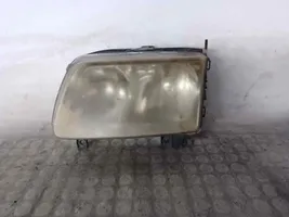 Volkswagen Polo Lampa przednia 