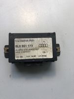 Audi A8 S8 D2 4D Boîtier module alarme 8L0951173