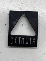 Skoda Octavia Mk1 (1U) Autres pièces du tableau de bord 1U0857586