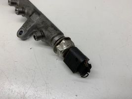 Volkswagen Touran I Tuyau de conduite principale de carburant 03L130089