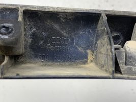 Audi A3 S3 8L Bagāžnieka numura zīmes apgaismojuma līste 8D9827574