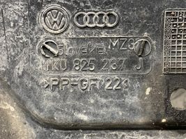 Volkswagen Golf V Moottorin alustan välipohjan roiskesuoja 1K0825237J