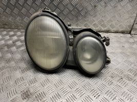 Mercedes-Benz CLK AMG A208 C208 Lampa przednia 147552