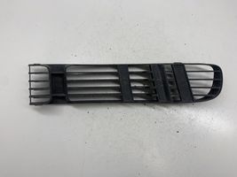 Volkswagen PASSAT B5 Etupuskurin alempi jäähdytinsäleikkö 3B0853678B