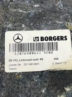 Mercedes-Benz E A207 Boczek / Tapicerka / bagażnika A2076900641