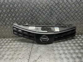 Nissan Note (E11) Grille calandre supérieure de pare-chocs avant 