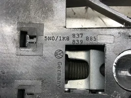 Audi A3 S3 8V Klamka/wspornik zewnętrzny drzwi przednich 8V0837885