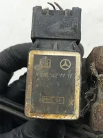 Mercedes-Benz E W211 Sensore di livello altezza posteriore sospensioni pneumatiche A0105427717