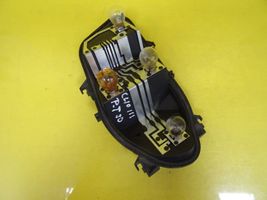 Renault Clio III Porte ampoule de feu arrière 89065088