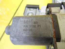 Mitsubishi Colt Moteur de lève-vitre de porte avant 0130022207