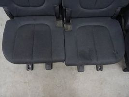 KIA Carens II Fotele / Kanapa / Komplet 