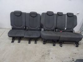 KIA Carens II Fotele / Kanapa / Komplet 
