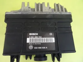 Volkswagen Golf III Блок управления двигателя 0261200764