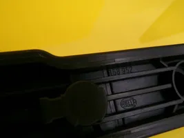 Ford Focus C-MAX Takavalon polttimon suojan pidike 3M51-13N411-AA