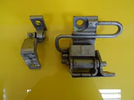 Audi A3 S3 8L Kit de charnières de porte avant 4B0831411A