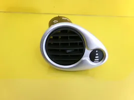 Renault Clio III Garniture, panneau de grille d'aération latérale 220407