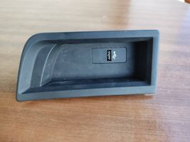 BMW 3 F30 F35 F31 Gniazdo / Złącze USB 9207358