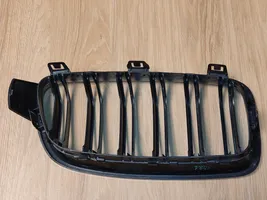 BMW 3 F30 F35 F31 Grille calandre supérieure de pare-chocs avant KM07036371L