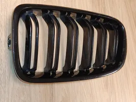 BMW 3 F30 F35 F31 Grille calandre supérieure de pare-chocs avant KM07036371L