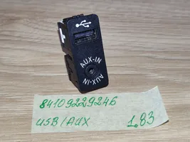 BMW 3 F30 F35 F31 Gniazdo / Złącze AUX 9229246