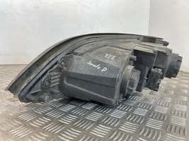 KIA Sorento Lampa przednia 921023E5