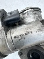 Volkswagen Golf V Throttle valve 038128063G