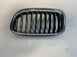 BMW 5 F10 F11 Grille calandre supérieure de pare-chocs avant 7336477