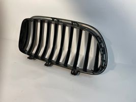 BMW 5 F10 F11 Grille calandre supérieure de pare-chocs avant 7336477