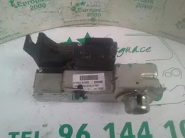 Ford Connect Zamek drzwi przednich 2T1AV21812BG