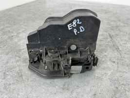 BMW 1 E82 E88 Front door lock 7202146