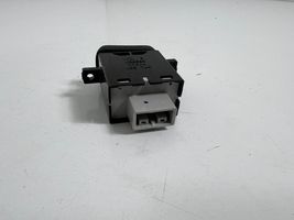 Honda CR-V Istuimen lämmityksen kytkin M36580