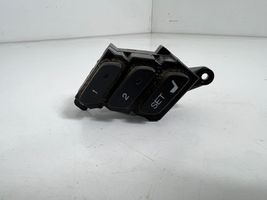 Honda CR-V Przyciski pamięci fotela M38025