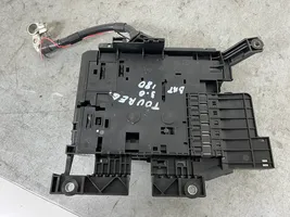 Volkswagen Touareg II Module de fusibles 7P0937548F