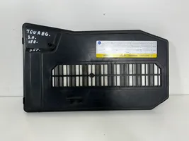 Volkswagen Touareg II Coperchio/tappo della scatola vassoio della batteria 7L0864643B