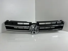 Volkswagen Touareg II Grotelės viršutinės 7P6853651A