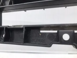 Audi A1 Grille inférieure de pare-chocs avant 8X0807899