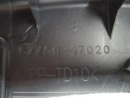 Toyota Prius (XW30) Poszycie klapy tylnej bagażnika i inne elementy 6775047020