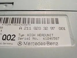 Mercedes-Benz CLS C219 Panel / Radioodtwarzacz CD/DVD/GPS A2118203297001
