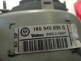 Volkswagen Golf V Aizmugurējais lukturis virsbūvē 1K6945095G