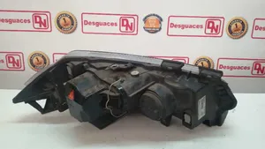 Renault Megane II Lampa przednia 7701064023