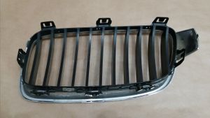 BMW 3 F30 F35 F31 Grille calandre supérieure de pare-chocs avant 51137263480