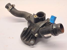 Audi A4 S4 B7 8E 8H Alloggiamento termostato 06B121111K