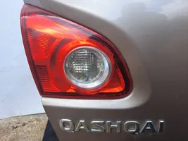 Nissan Qashqai Takaluukun/tavaratilan kansi 