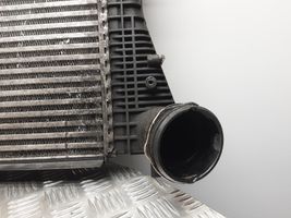 Audi A4 S4 B7 8E 8H Starpdzesētāja radiators 