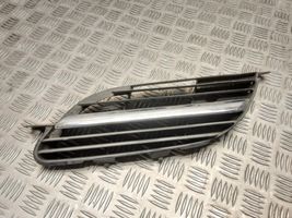 Nissan Almera Tino Grille calandre supérieure de pare-chocs avant 9381M010