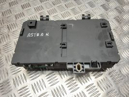 Opel Astra H Module de fusibles 13268287