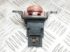 Nissan Almera Tino Botón interruptor de luz de peligro 06016